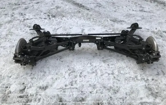 BMW 1 F40 Rear axle beam 6851560