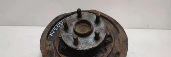 Toyota Avensis T270 Rear wheel hub spindle/knuckle 
