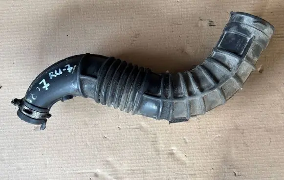 Air intake hose/pipe