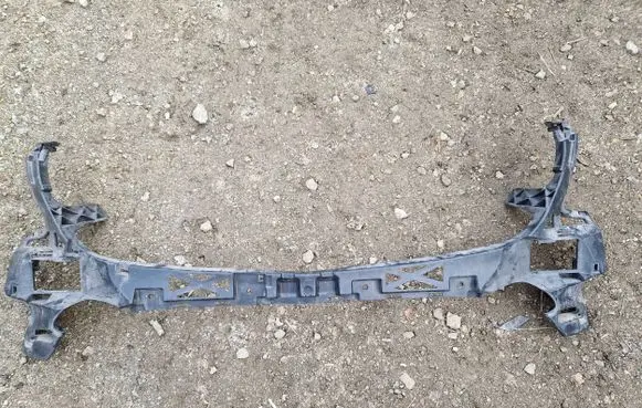 Front bumper mounting bracket