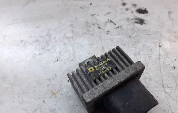 Renault Trafic II (X83) Glow plug pre-heat relay 7700115078