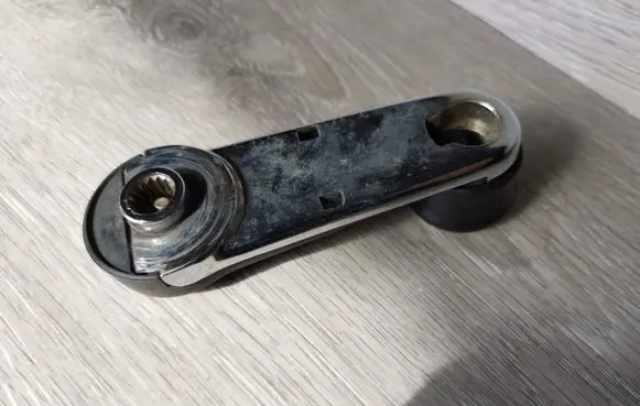 Audi 80 90 B3 Rear door window winding handle 443837581D