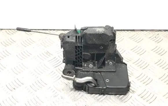 Mercedes-Benz CLK A209 C209 Front door lock 2097200235