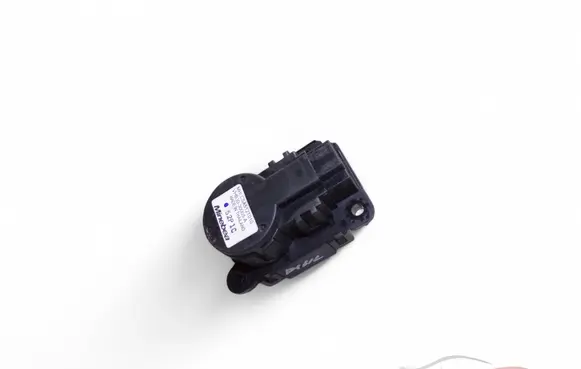 Mitsubishi ASX Air flap motor/actuator CSA512T010