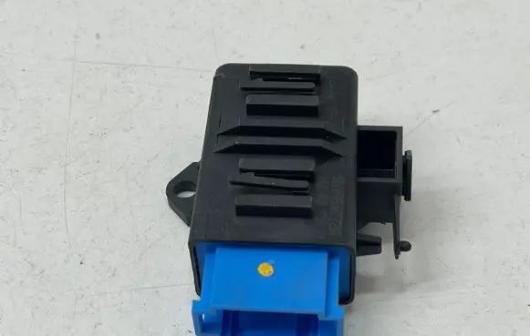 Volkswagen Transporter - Caravelle T5 Seat heating relay 5K0959772A 035S101