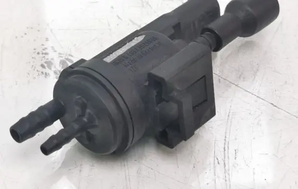 Mercedes-Benz E W211 Turbo solenoid valve 0025401497