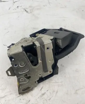BMW 5 E39 Front door lock 82350969