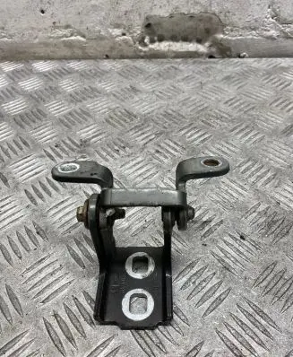 Opel Insignia A Rear door lower hinge a046574