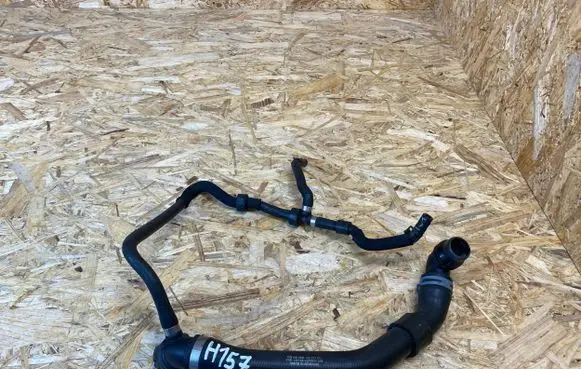 Volkswagen Golf VII Engine coolant pipe/hose