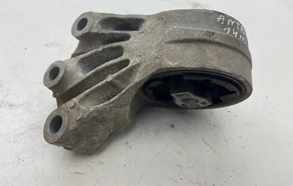 Opel Antara Engine mount bracket