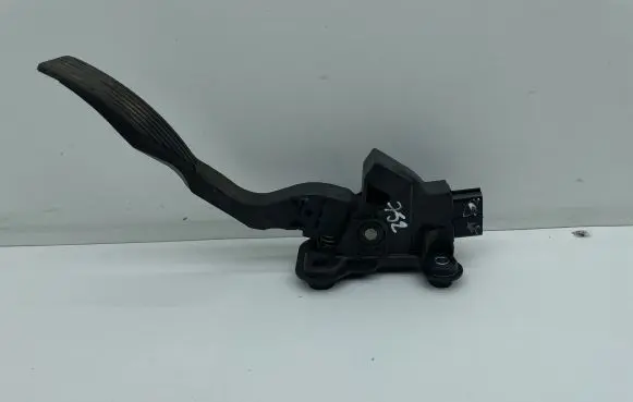 Mitsubishi Outlander Accelerator throttle pedal 1600A115 11567224206