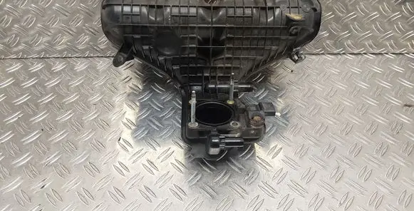 Toyota Auris 150 Intake manifold 1712037050 8942147010