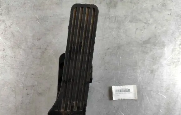 Mercedes-Benz S W222 Accelerator throttle pedal a2043000100