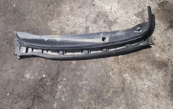 Nissan Note (E11) Wiper trim
