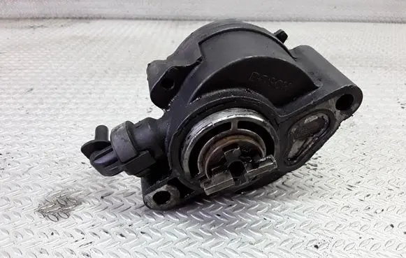 Ford Focus C-MAX Vacuum pump D1561B