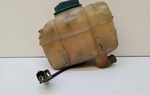 Volvo XC90 Coolant expansion tank/reservoir 8683455 8683456