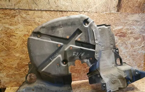 Center/middle under tray cover