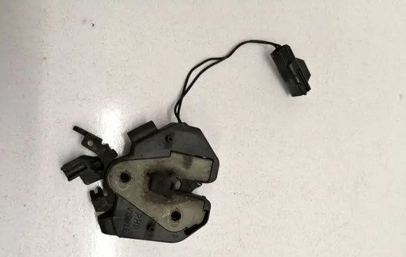 Volvo XC70 Engine bonnet/hood lock/catch 9483765 9483764