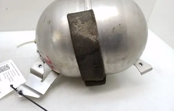 Vacuum air tank
