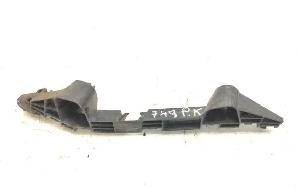 Front bumper mounting bracket