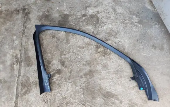 Volvo XC90 Front door window/glass frame 31393871