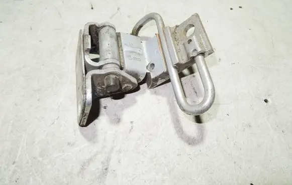 Audi A6 S6 C6 4F Front door lower hinge 8E0831411B