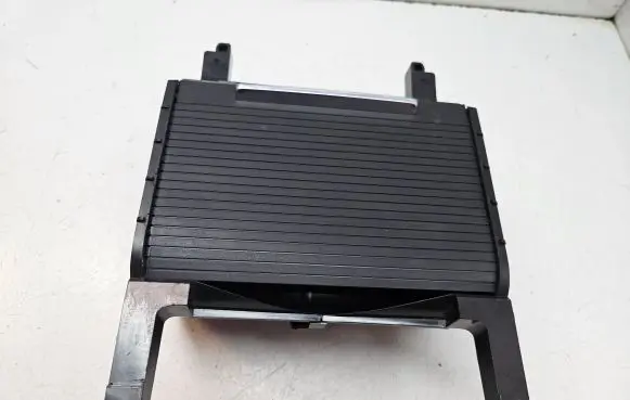 Cup holder front