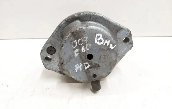 BMW 5 E60 E61 Engine mount bracket 6769874 676987401 15934612