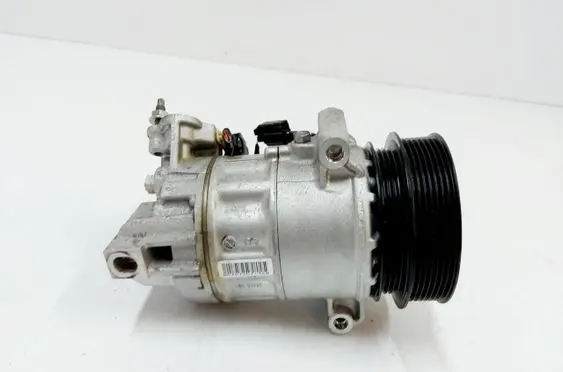 Volvo XC40 Air conditioning (A/C) compressor (pump) 31497908