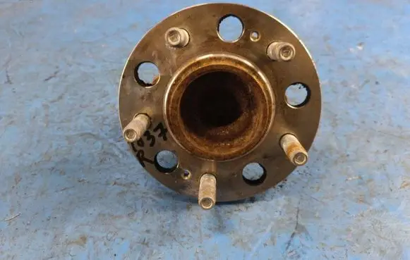 Hyundai Sonata Rear wheel bearing hub 527303S200