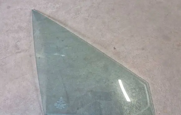 Volkswagen Scirocco Front vent window/glass (coupe)