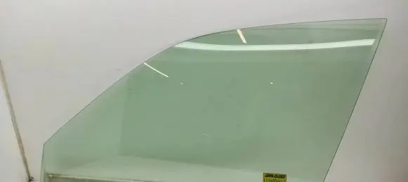 Honda Legend Front door window glass four-door 43R00033