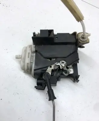 Audi A4 S4 B5 8D Front door lock 8D1837016A