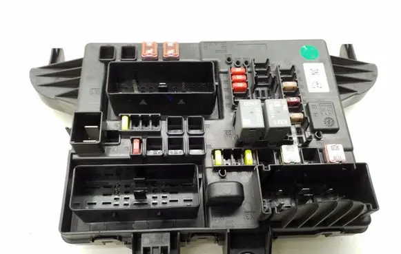 Opel Insignia A Fuse module 13277319