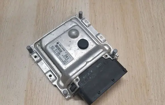 KIA Rio Engine control unit/module 3911703001