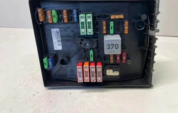Volkswagen Touran I Fuse module 1K0937125A