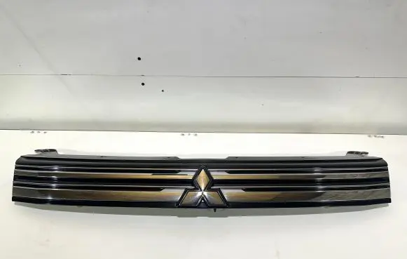 Mitsubishi Outlander Front bumper upper radiator grill 7450A643