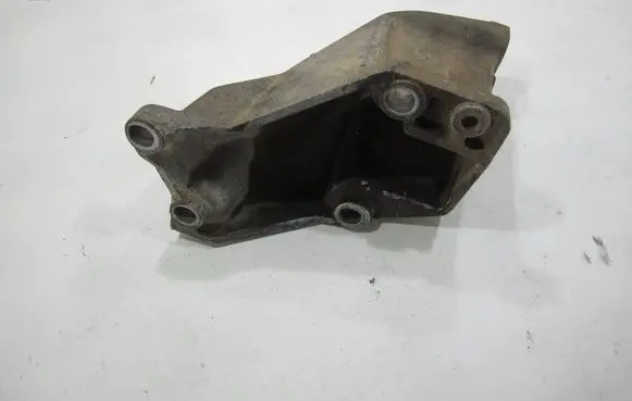 Audi A4 S4 B5 8D Engine mounting bracket 8D0199307H