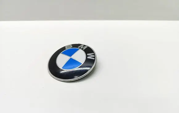 BMW 5 E60 E61 Manufacturer badge logo/emblem 8132375 813237504 10333410