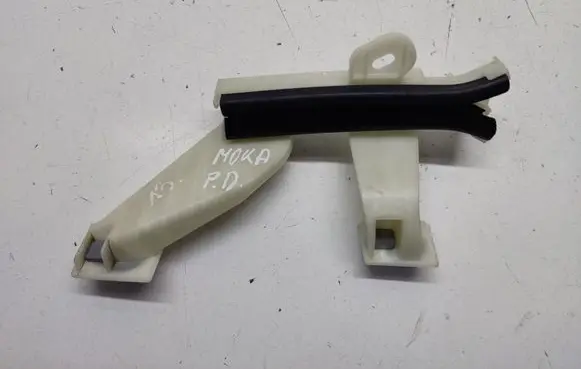 Opel Mokka B Front door windshield rail 9820820780