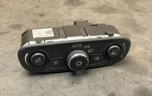 Opel Insignia B Light switch 39121795