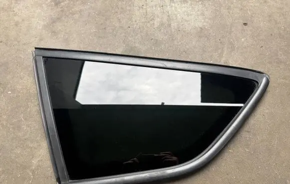 Ford Kuga II Rear side window CV44S29751