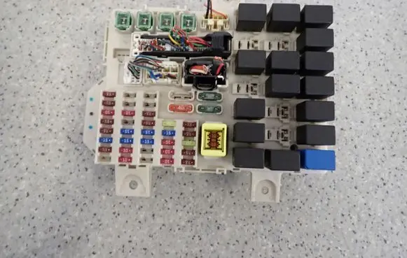 Mitsubishi Colt Fuse box set 1571H0A
