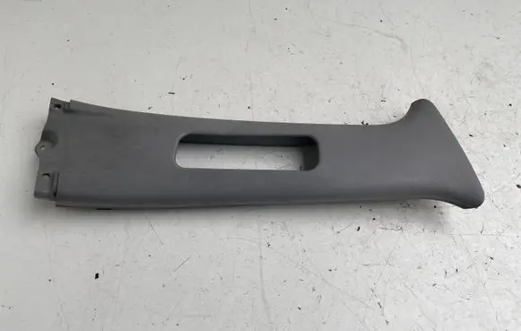 Toyota Avensis T220 (B) pillar trim (top)