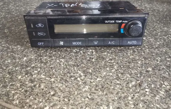 Nissan X-Trail T30 Climate control unit 275008H802