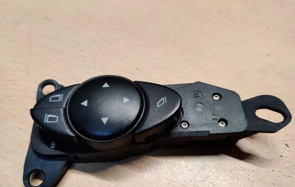 Mercedes-Benz E W211 Wing mirror switch 2118215979
