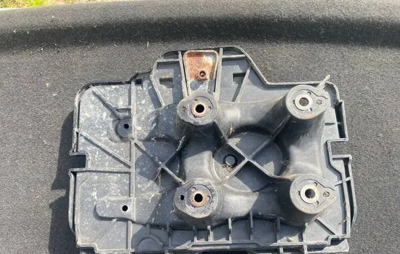 Seat Leon (1M) Battery tray 1J0915333A