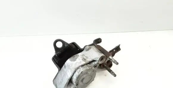 Toyota Prius (XW20) Engine mount bracket