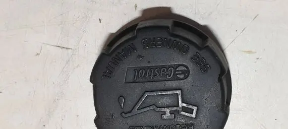Volvo XC70 Oil filler cap 