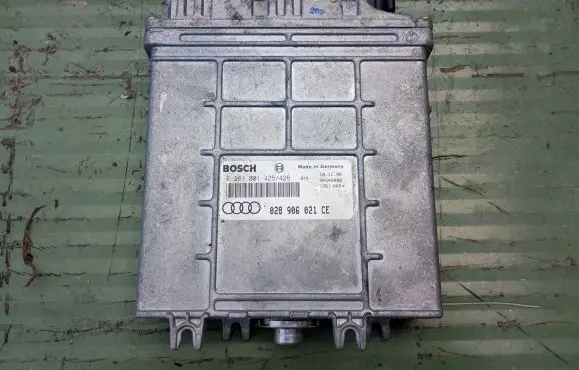 Audi A4 S4 B5 8D Engine control unit/module 028906021CE 28SA2886 0281001425